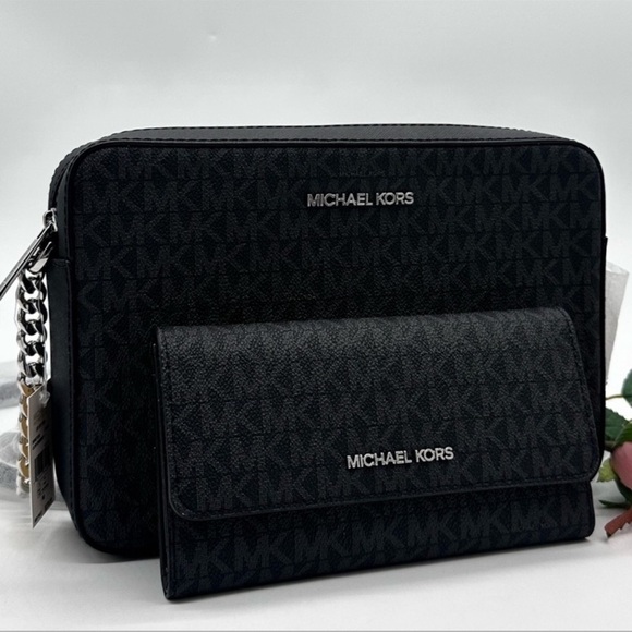 Michael Kors Large EW Crossbody Bag & Large
Trifold Wallet Black | BUNDLE SET - Picture 1 of 13